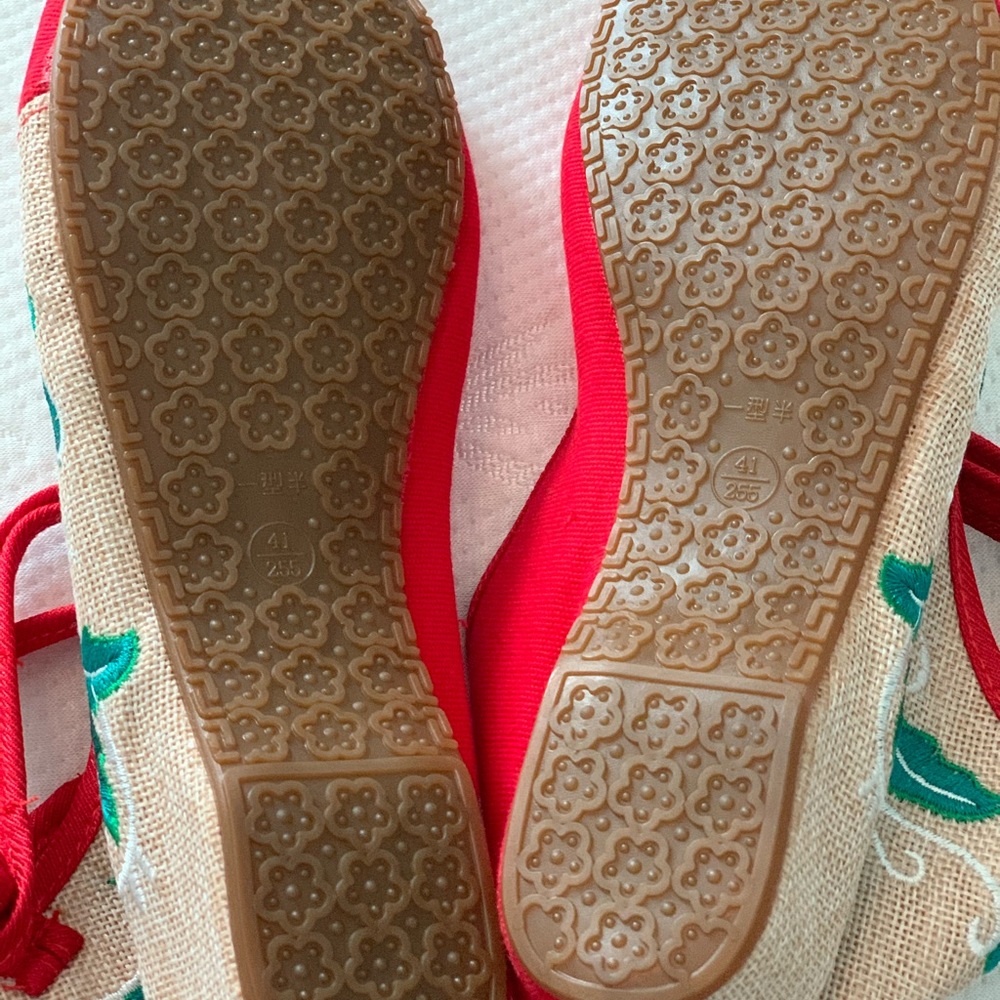 Chinese embroidered Mary Jane shoes - Picture 4 of 4